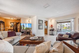 Pool, Sleeps 6 - Villa Paradise - Cape Coral - 6