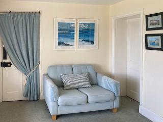 3 The Coastguards - Downderry - 6