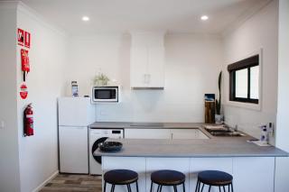 Beachcomber Holiday Units - 1