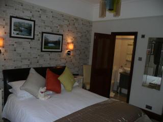 Glenville House - Adults Only - Incl FREE off-site health club with swimming pool, hot tub, sauna & steam room - Windermere - 3
