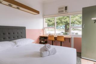 Black Swan Waterfront Motel - Swansea - 0