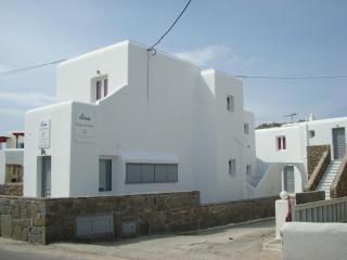 Elena Studios & Suites - 1