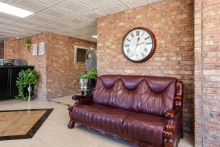 Rodeway Inn Branson, Brick House - Branson - 4