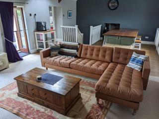 Yellow Welsh Cottage-Coastal Retreat Village View - Bridgend - 7
