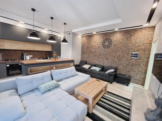 Diplomat Grand Apartments - 7