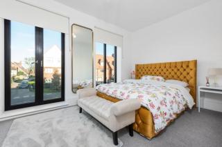Amazing new built townhouse with garden in London - 8