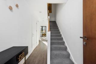 Amazing new built townhouse with garden in London - 6