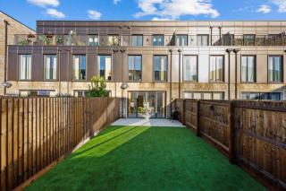 Amazing new built townhouse with garden in London - 4