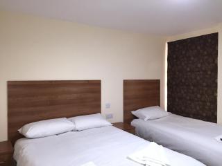 Buckingham Hotel - High Wycombe - 8