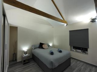 Queens Holiday Apartment - 6