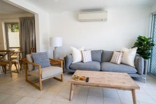 The Oasis has a private courtyard and ideal location to walk - Noosa Heads - 6