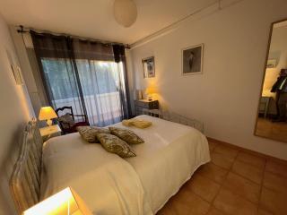 Les Collines d'Estanove, charming, bright, calm place with pool - 2