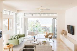 The Hill Street Villa offers private pool in stylish unit - 7