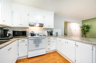 Roomy 3BR 2 Bath minutes to Uptown and Airport Ideal for small families - 3
