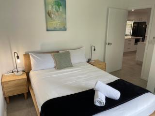 Cairns / Edge Hill Stylish Villa A - Edge Hill - 6
