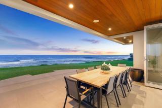 Royal Retreat Luxury Beachfront View - The Entrance - 4