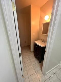 2 BR Private Suite Near Major Hospitals, Yale & DT - 3