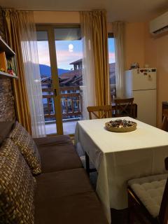 Mirabell Apartment Bansko - Mountain View & Fireplace - Bansko - 8