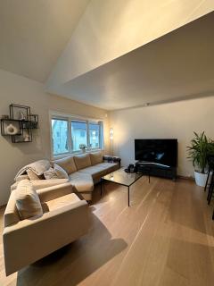 Central apartment - 2 Bedrooms - 2 Bathrooms - Balcony - Parking - Close to ONS - 7