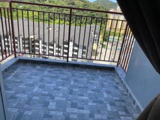 Emerald Avenue Apartment Madam Ng. - 1