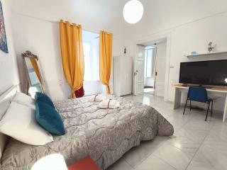 Fashion Cathedral apARTment, Centro Storico Napoli - Napels - 0