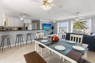 Oceanfront villa with private beach, heated pool, tiki and boat dock - 3