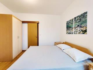 Airy Apt in Tisno - Murter, Beach - 3 Min Walk, 2 bedrooms, 2 bathrooms, 70m2 with terrace, mooring included - Tisno - 1