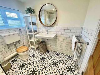 *Brecon Beacons,Log Burner, hot tub Dogs Welcome* - 1