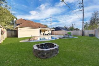 Private Villa Retreat- Near IAH Airport with Pool-4BR - 7