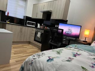 La Vie - Entire Apartment - Next to Central District Elizabeth line Tube Station - Near Central London & Wembley - Ealing - 8