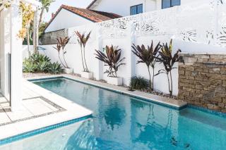 The River House includes a private beach jetty and pool - Noosa Heads - 1