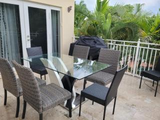 Hollywood Luxurious Waterfall Villa with Incredible views - 9