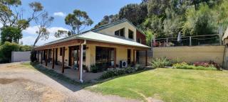 Eastern Reef Cottages - 0