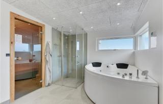 Three-Bedroom Holiday Home In Sjolund - 4