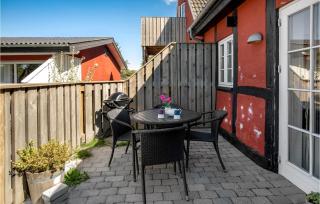 2 Bedroom Lovely Apartment In Aakirkeby - Åkirkeby - 5