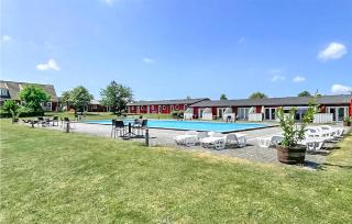 2 Bedroom Lovely Apartment In Aakirkeby - 1