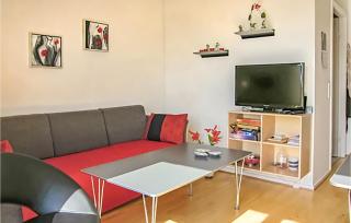 2 Bedroom Cozy Apartment In Aakirkeby - Åkirkeby - 9