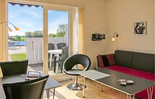 2 Bedroom Cozy Apartment In Aakirkeby - Åkirkeby - 8
