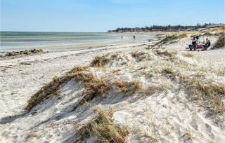 Gorgeous Home In Glesborg With Kitchen - Fjellerup Strand - 2