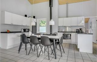 Lovely Home In Væggerløse With Wifi - 5