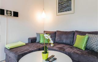 1 Bedroom Lovely Apartment In Nexø - Strandby Gårde - 1