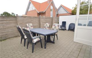 Three-Bedroom Holiday Home In Blavand - Blåvand - 1