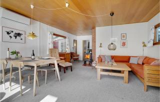 Awesome Home In Hundested With Kitchen - Hundested - 1