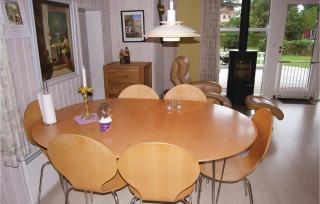 Three-Bedroom Holiday Home In Humble - Humble - 1
