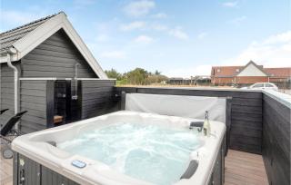 Three-Bedroom Holiday Home In Hvide Sande - 1