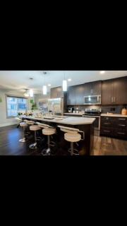 Cozy and beautiful 3 bedroom house close to lake - Edmonton - 9