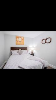 Cozy and beautiful 3 bedroom house close to lake - Edmonton - 8