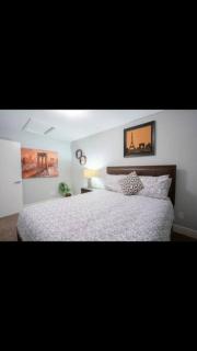 Cozy and beautiful 3 bedroom house close to lake - Edmonton - 7