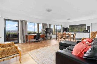 Blackmans Bay Living- Beautiful Ocean Views - 9