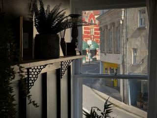 Period apartment, great views, in heart of town. - 7